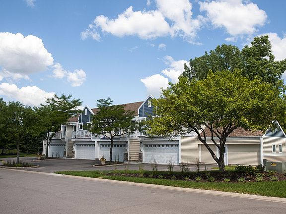 3rd image of 869 Wescott Sq
