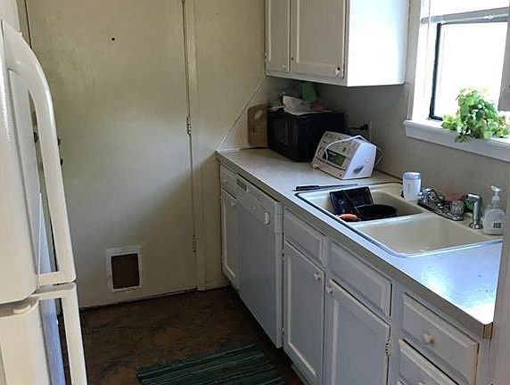 3rd image of 3825 Georgetown Dr