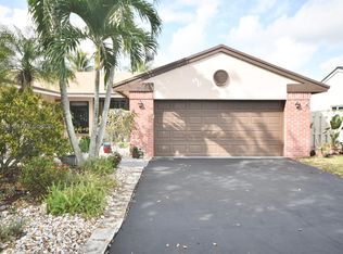701 Blue Ridge Way, Davie, FL 33325