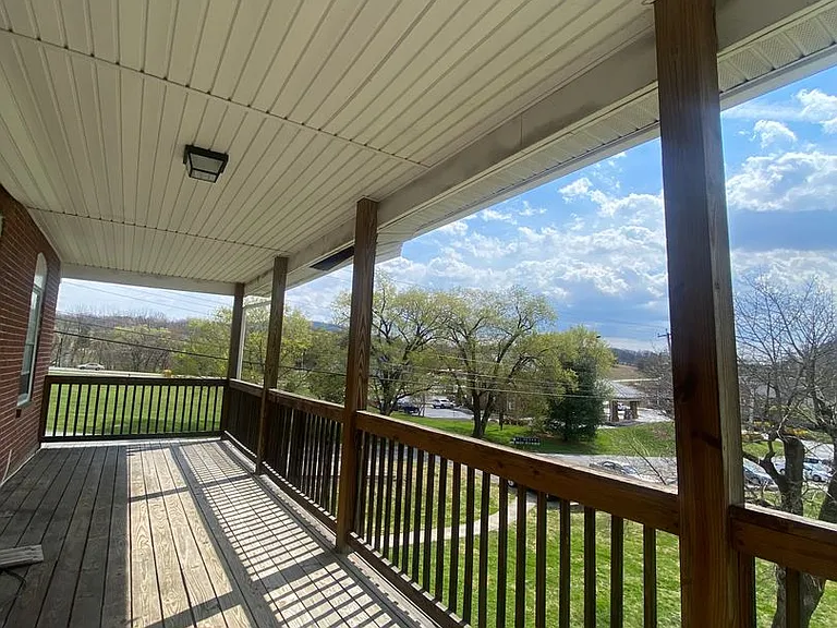 211 College Dr — Photo 13