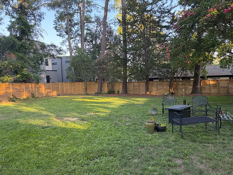 107 W Poplar Ave — Photo 13