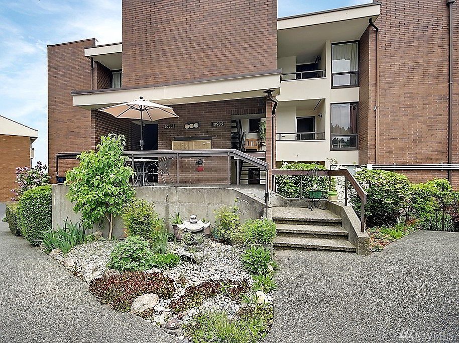 1st image of 10903 Glen Acres Dr S APT C