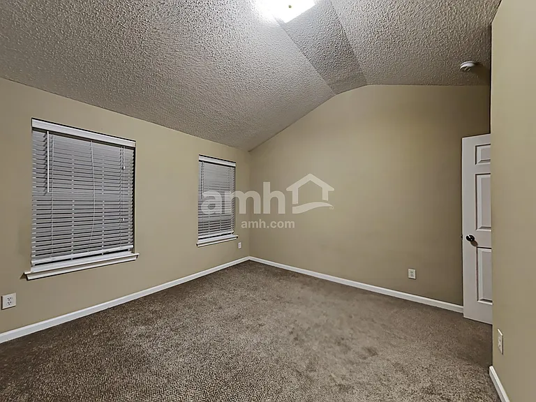 369 Hidden Creek Ln — Photo 10