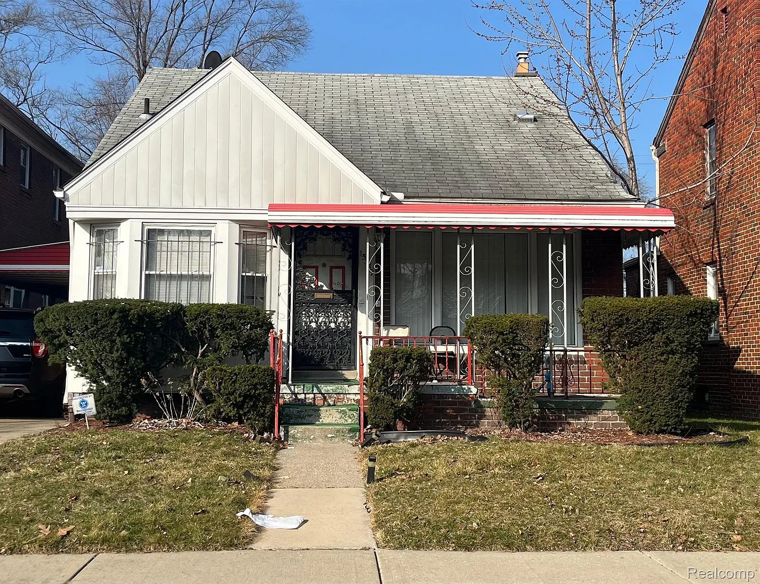 15389 Manor St photo 1