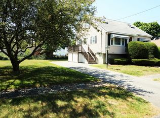 11 Krochmal Rd, Peabody, MA 01960