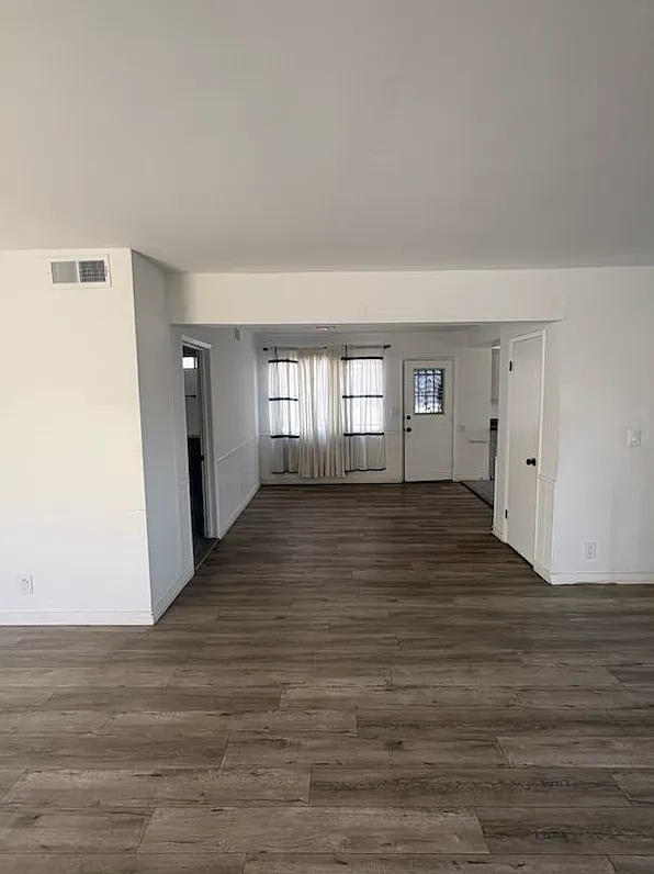 3 bed, 1.5 bath, 1025 sqft, $3,095 — Photo 3