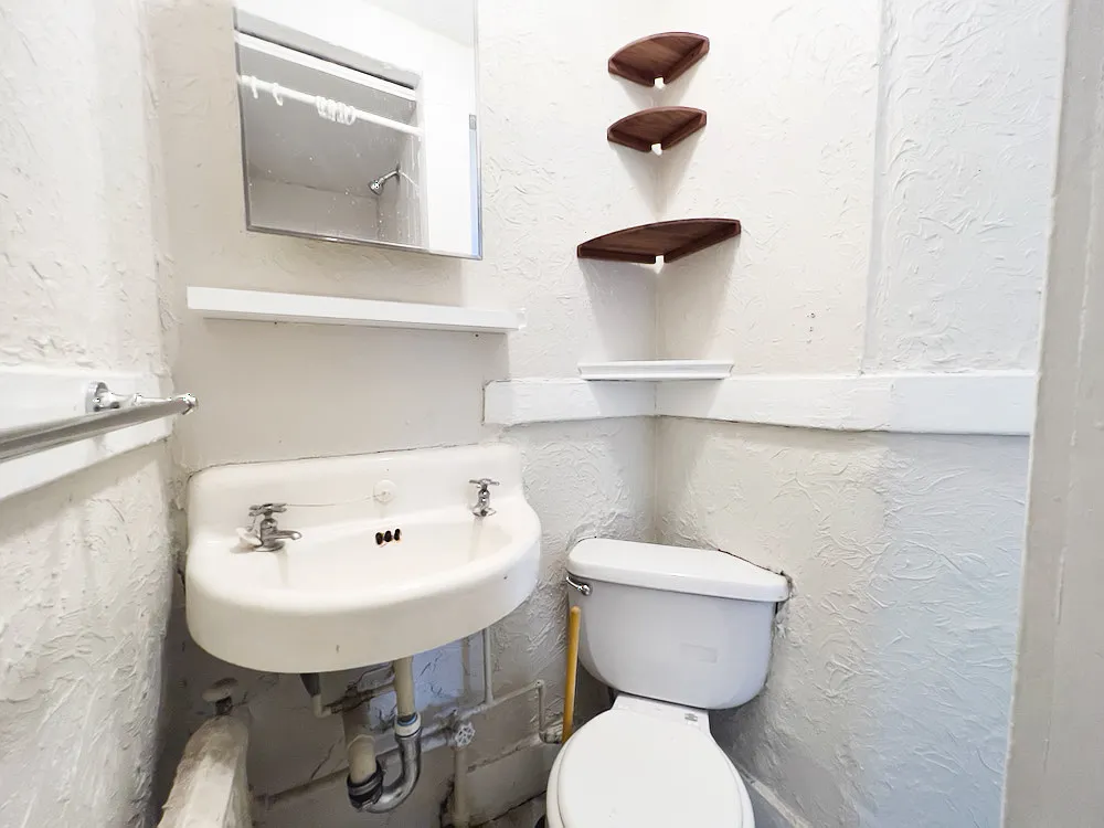 Studio, 450 sqft, $2,300 — Photo 3