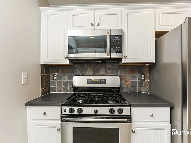 149 Lincoln Dr — Photo 3