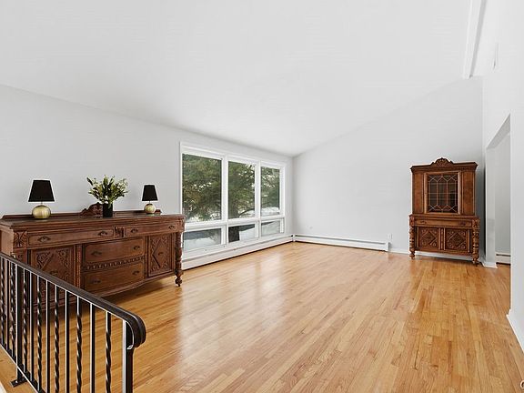 3rd image of 300 Greenwood Rd