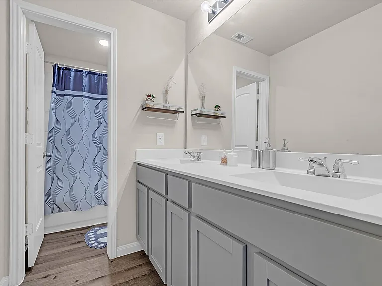 14033 Lamprey Dr — Photo 9