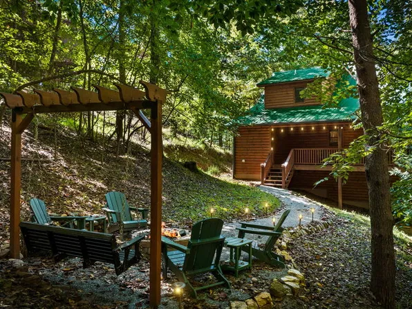 1170 Beaver Lake Dr, Ellijay, GA 30540