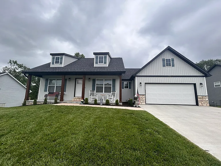112 Alice Dr — Photo 2