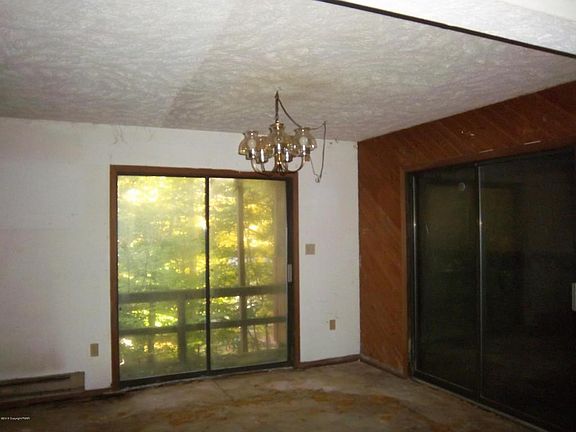 3rd image of 2662 Highview Dr