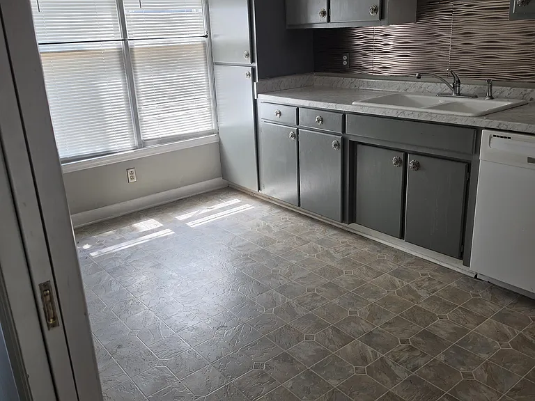 47 Somersett Dr #47 — Photo 4