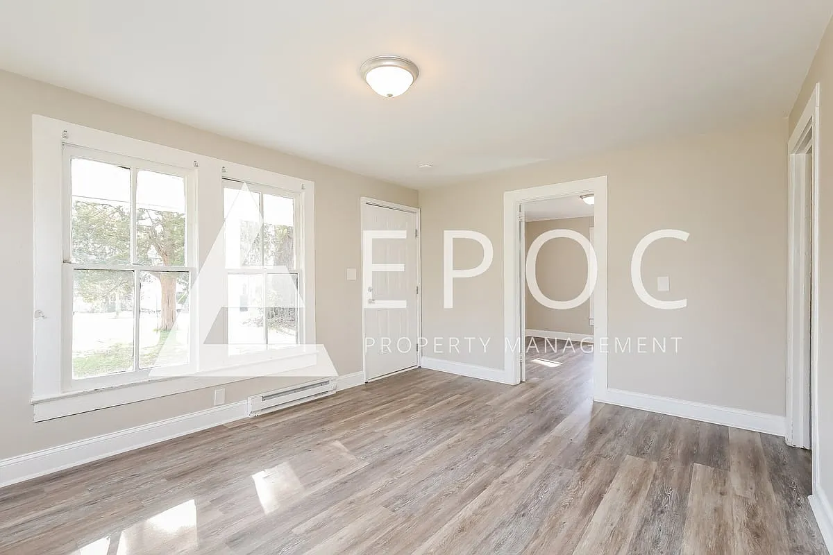 810 Oakley St — Photo 3