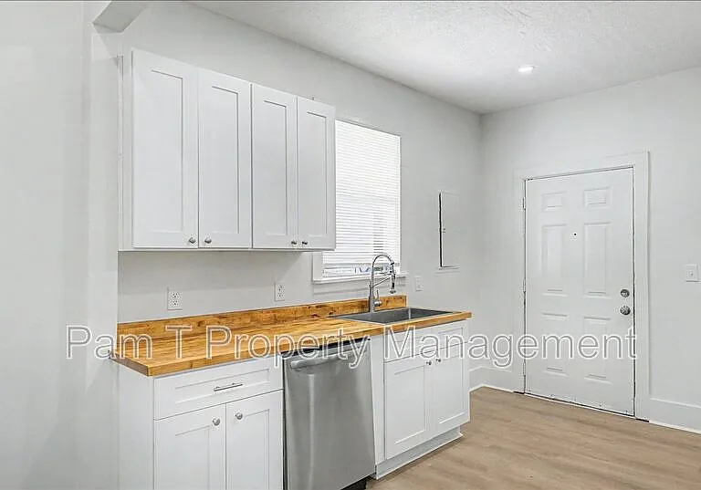 615 W 39th St #A — Photo 11