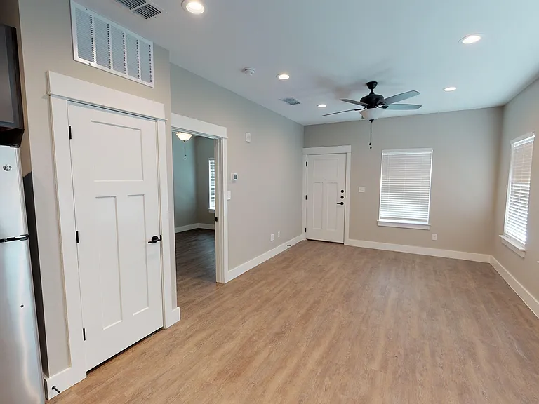 311 Craddock Ave #102 — Photo 11