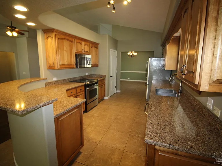 9850 Rail Cir — Photo 17