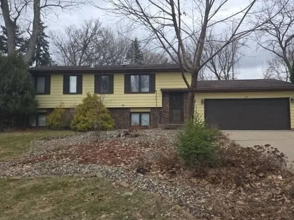 488 Crestview Dr S, Maplewood, MN 55119