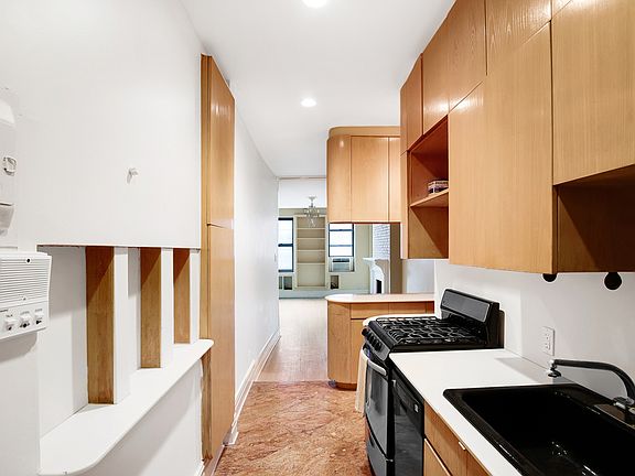 2nd image of 434 W 49th St #4E