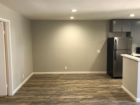 5th image of 3209 Meade Ave #13