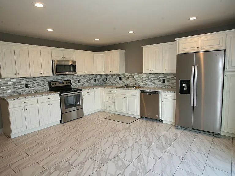 11820 Ridgeway Dr — Photo 4
