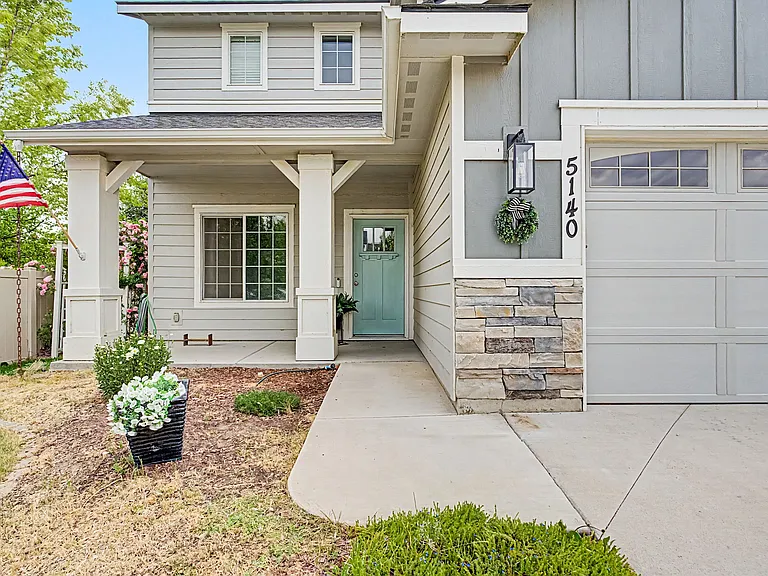 5140 N Elmstone Ave — Photo 2