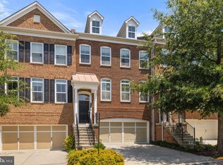 2975 Chesham St, Fairfax, VA 22031