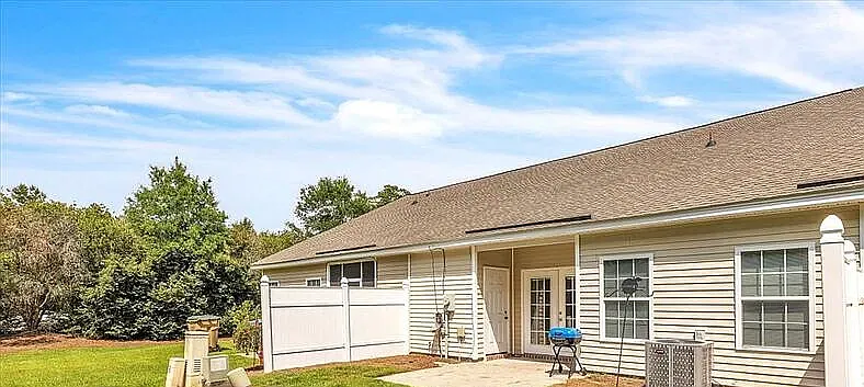3 bed, 1393 sqft, $1,900 — Photo 4