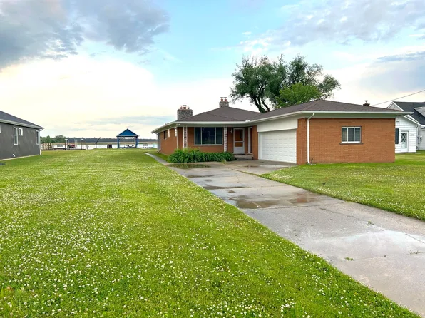 10434 Saint John Dr, Algonac, MI 48001