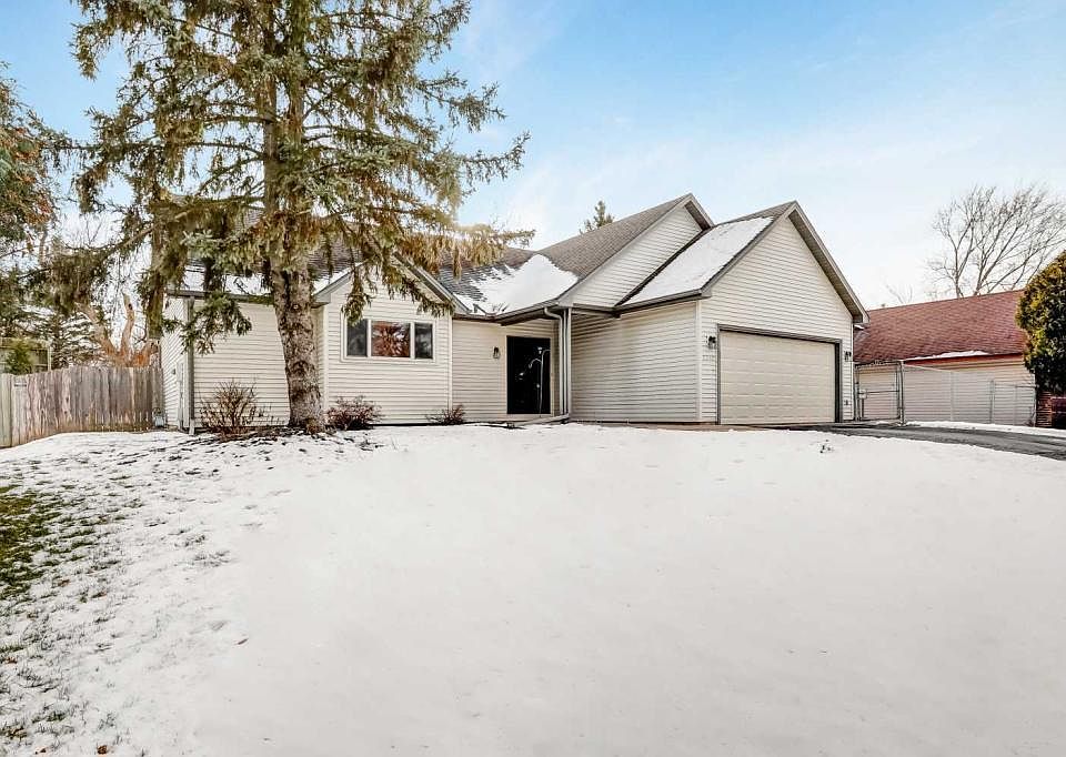 1st image of 2240 Vivian Ln