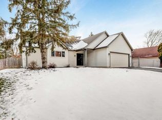 2240 Vivian Ln, Saint Paul, MN 55119
