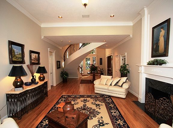 Looking back into foyer.