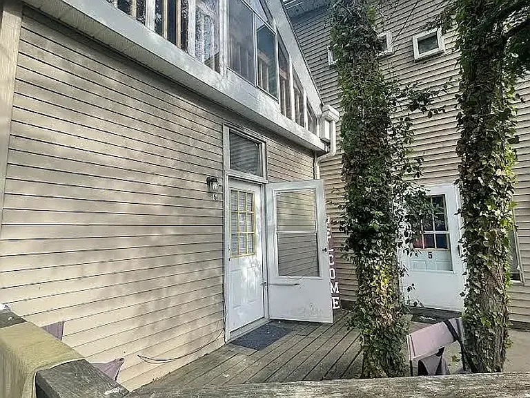 521 E 7th St — Photo 36