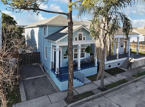 2nd image of 819 N Robertson St