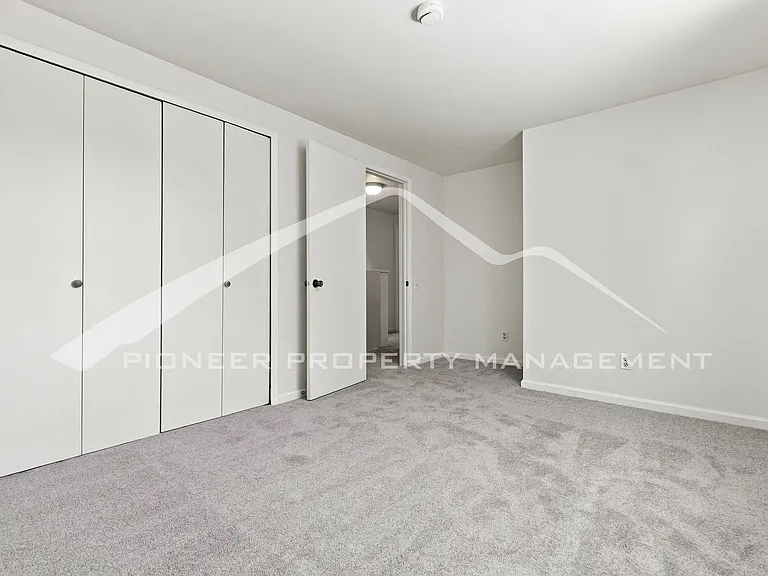 2896 S Paris St — Photo 20