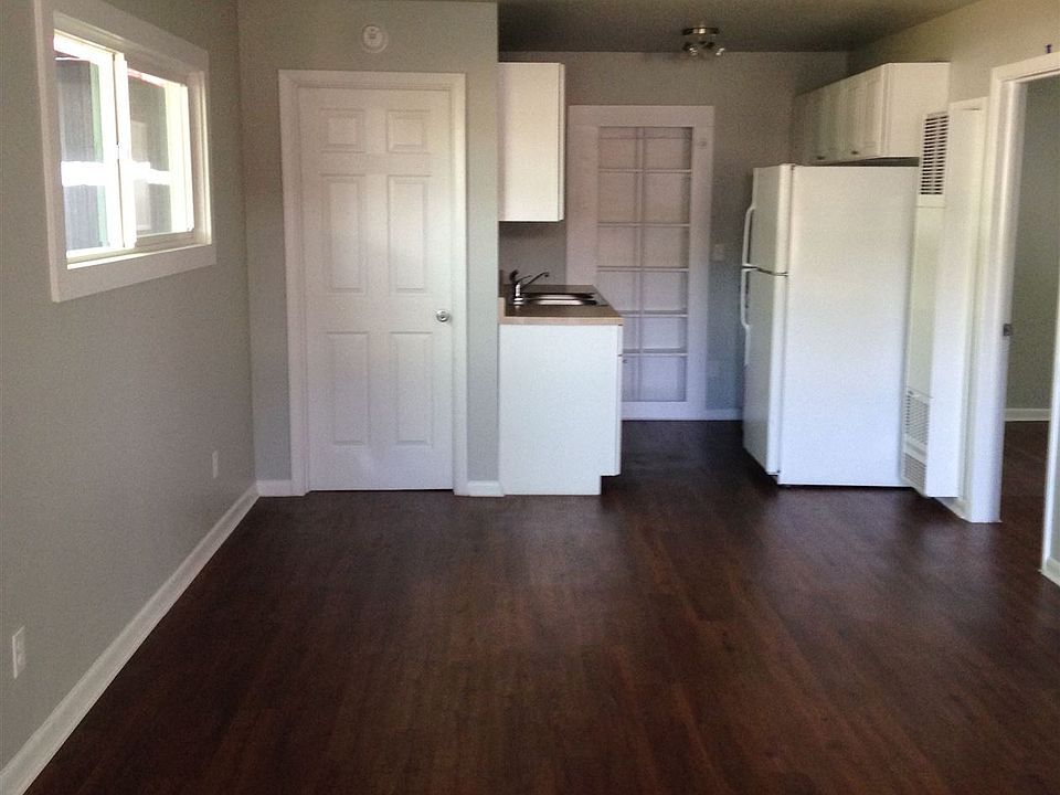 1st image of 214 1/2 S 31st St