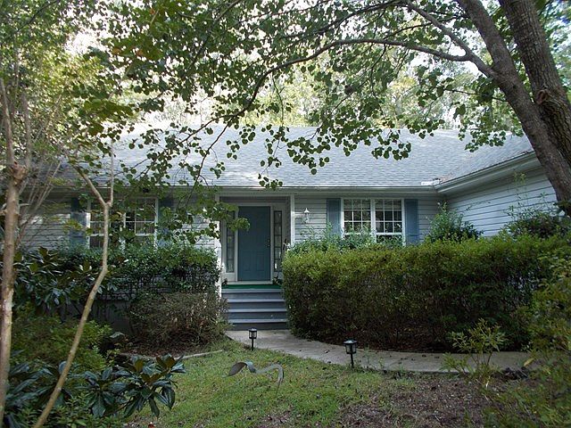 1st image of 115 Waters Edge Dr
