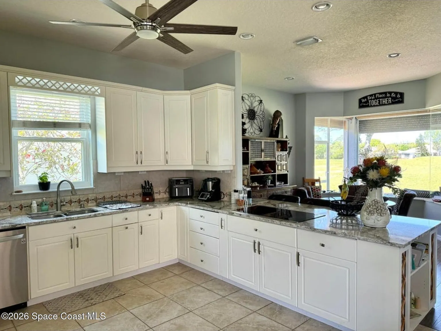 3 bed, 2.0 bath, 1917 sqft, $3,800 — Photo 2