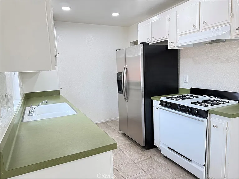 420 E Blueridge Ave — Photo 8