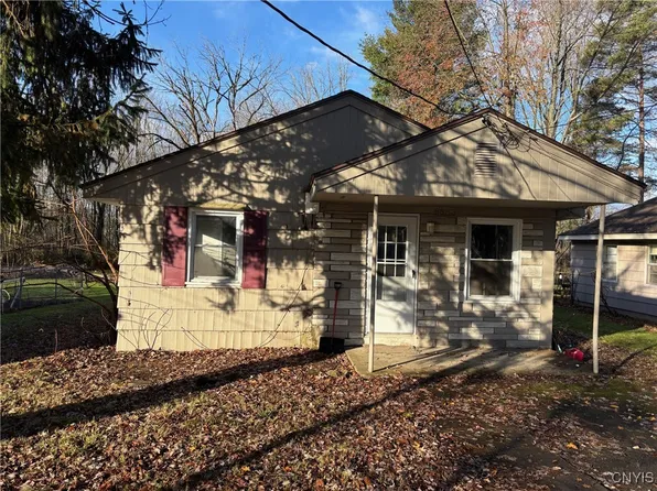 8853 W Shellman Dr, Cicero, NY 13039