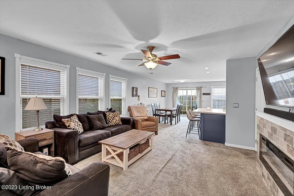 8428 Grand Trevi Dr photo 1