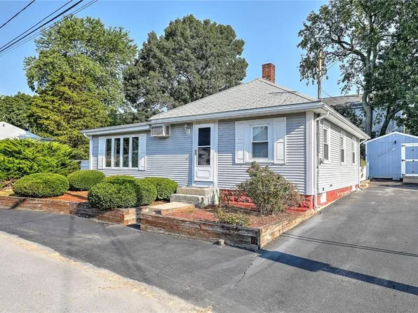 15 Chelmsford Ave, Warwick, RI 02889