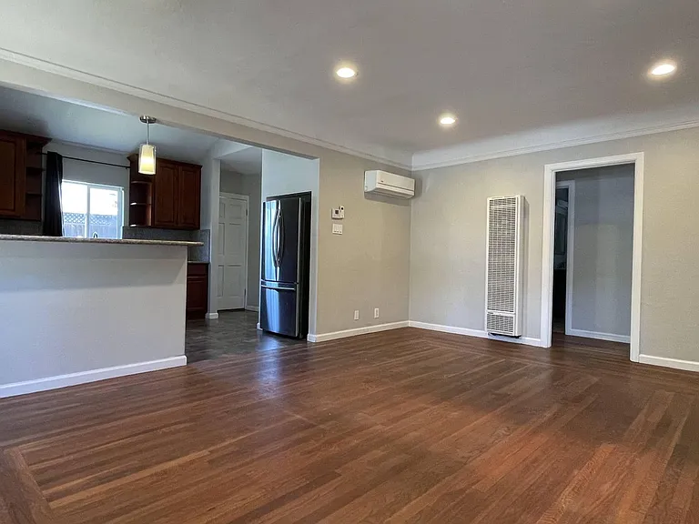 1044 Branham Ln — Photo 9