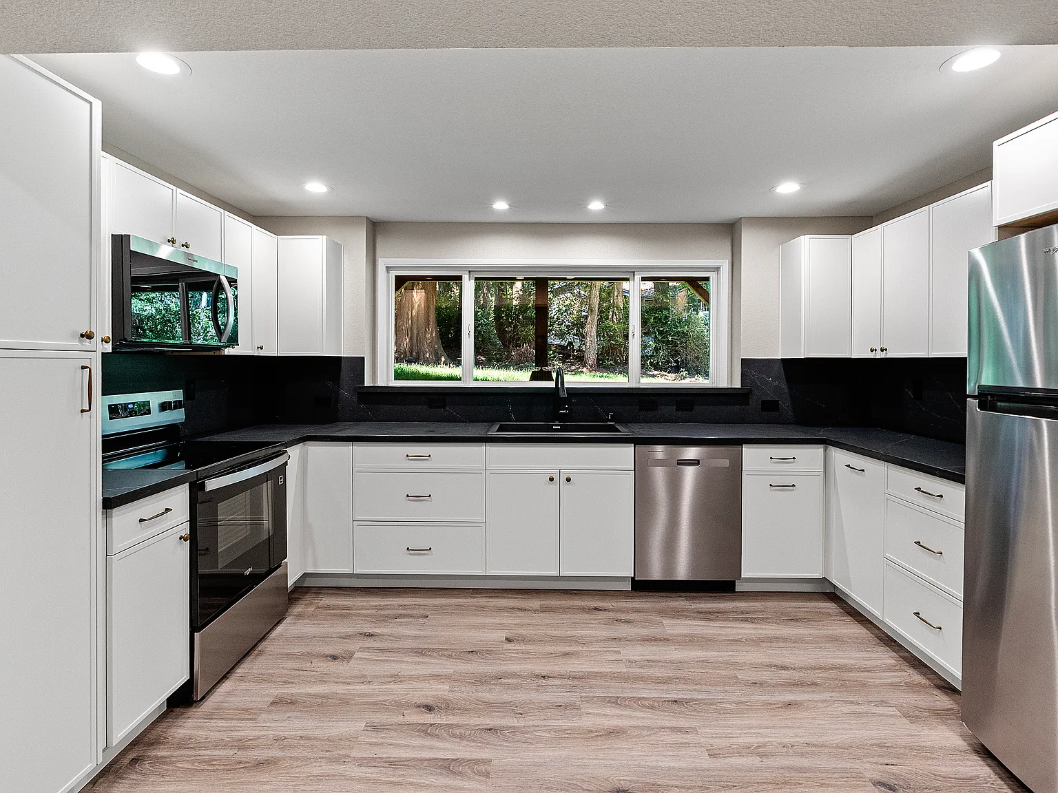 2 bed, 1100 sqft, $2,500 — Photo 1