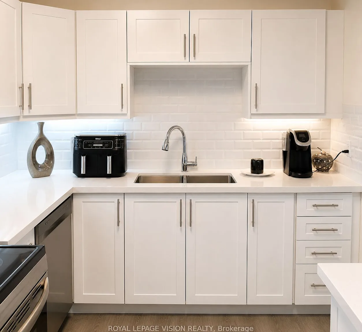 2 bed, $2,450 — Photo 1