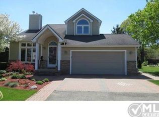 2195 Silvermaple Ct, Wixom, MI 48393