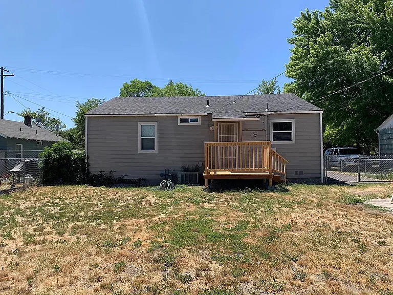 2351 Radcliffe Ave — Photo 11