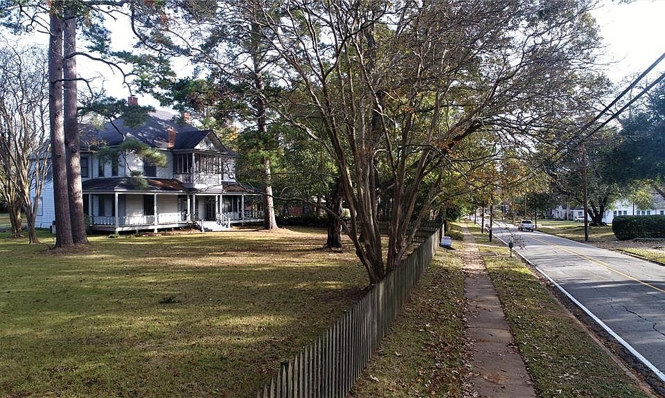 1st image of 1104 E Houston Ave