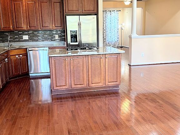 4th image of 42645 Chisholm Dr